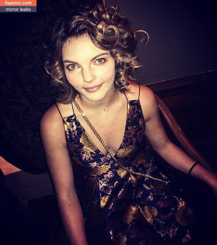 Camren Bicondova Nude Leaks Photo 18 Faponic