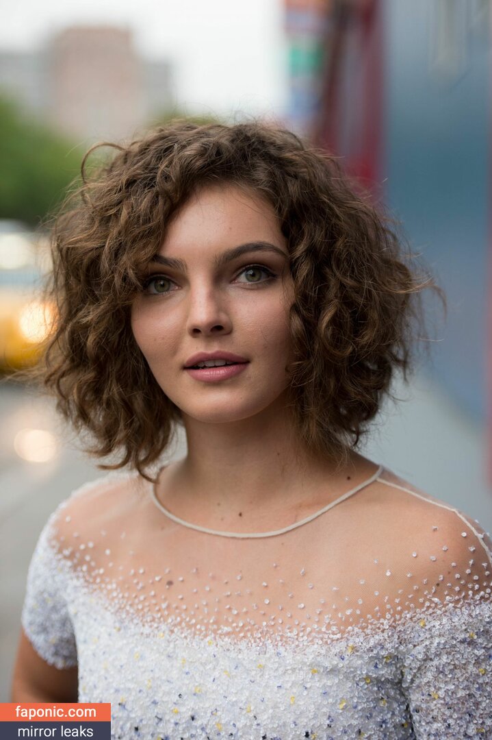 Camren Bicondova Nude Leaks Faponic