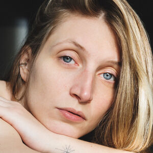 Celine_in_frame