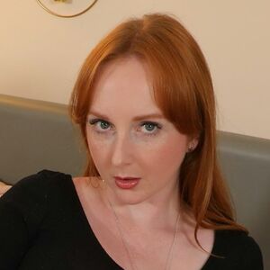Daphne Red