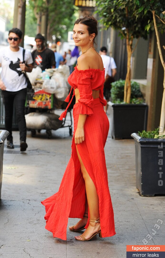 Emily Ratajkowski