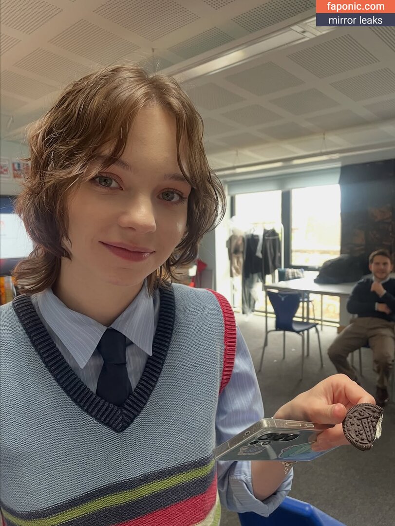 emma_myers