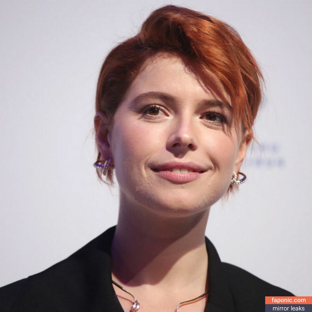 Jessie Buckley Aka Thejessiebuckley Nude Leaks Faponic