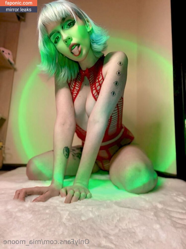 mia_moone