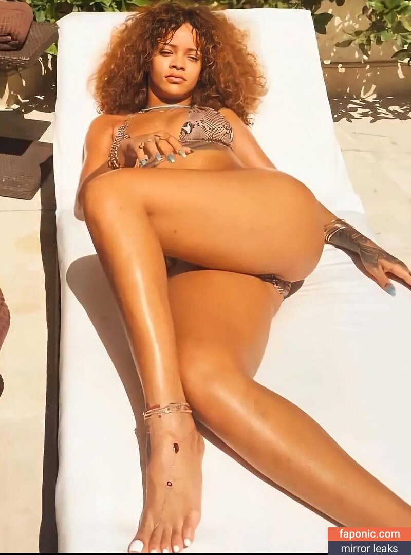 Hot sexy naked rihanna